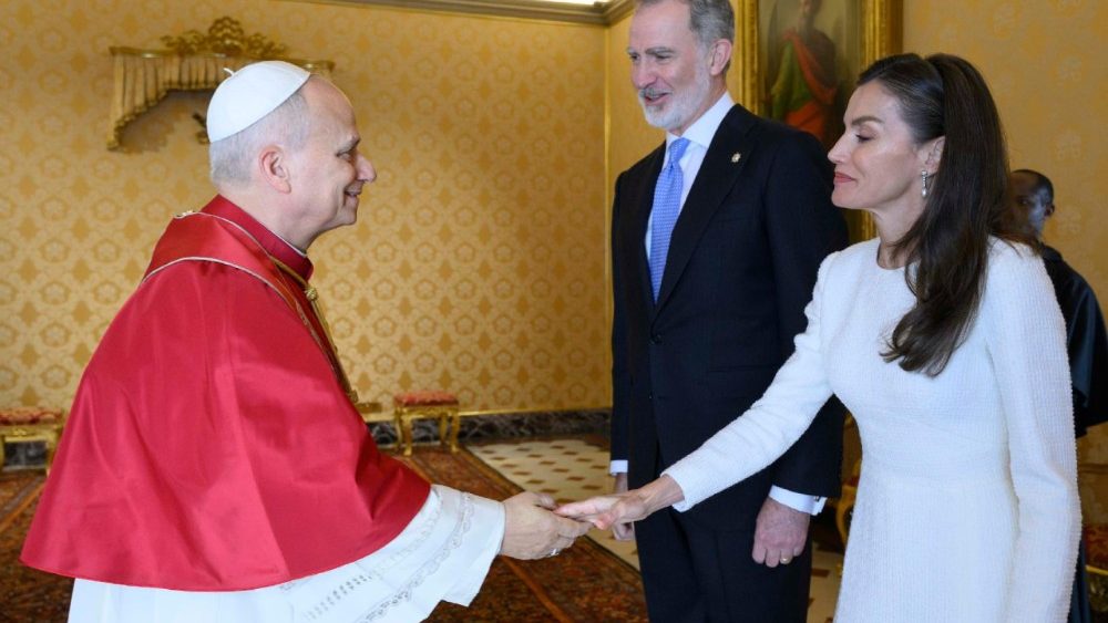 I Reali di Spagna arrivati in Vaticano per l'udienza con papa Leone