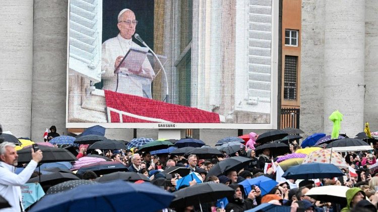 Il Papa, 'le guerre sono uno scandalo per la famiglia umana'