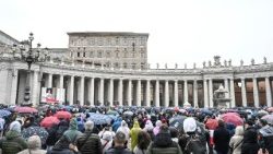 Il Papa, 'le guerre sono uno scandalo per la famiglia umana'