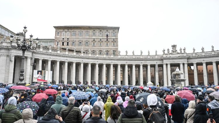 Il Papa, 'le guerre sono uno scandalo per la famiglia umana'