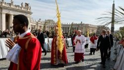 Virágvasárnapi körmenet, Leó pápa kezében a pálmelevélből font palmurelli 