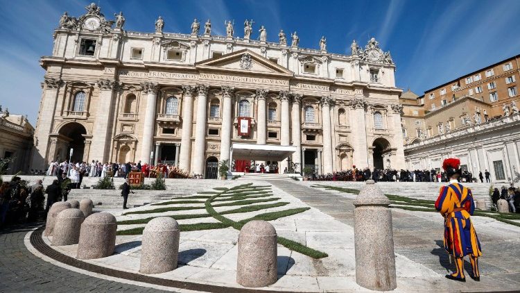 வத்திக்கானின் புனித பேதுரு பெருங்கோவில் 