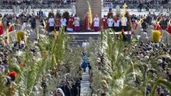 Il Papa nella Domenica delle Palme, 'deponete le armi! Siete fratelli!"