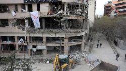 Un raid sulla sede di Al Arabiya a Teheran (Ansa)