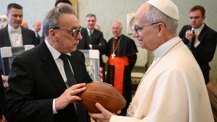 ಜಗದ್ಗುರು XIVನೇ ಲಿಯೋರವರು  ವ್ಯಾಟಿಕನ್‌ನಲ್ಲಿ ಆಸಿಲಿಯಾ ಫೌಂಡೇಶನ್‌ನ ಸದಸ್ಯರನ್ನು ಸ್ವೀಕರಿಸಿದರು