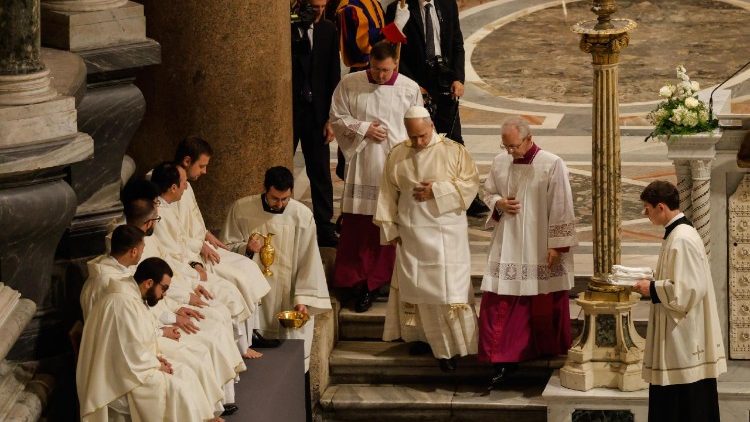 Gioved� santo, Leone ha lavato i piedi di 12 sacerdoti