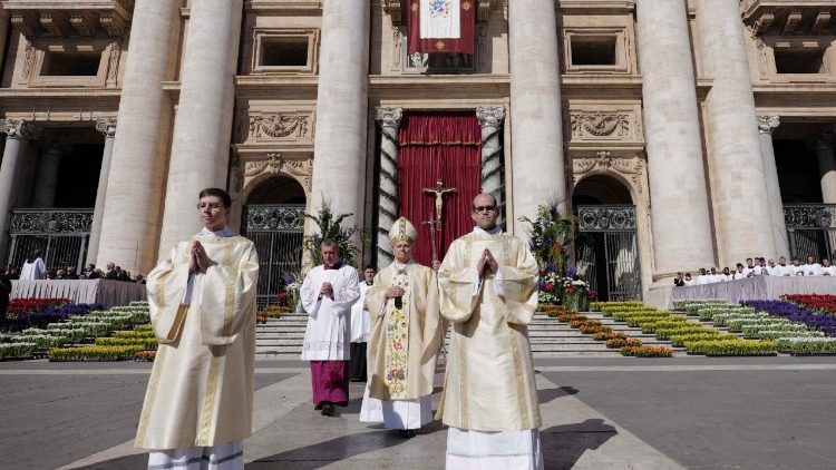 Il Papa, 'chi ha il potere di scatenare le guerre scelga la pace'