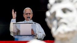 Леў XIV падчас нядзельнай марыйнай малітвы 