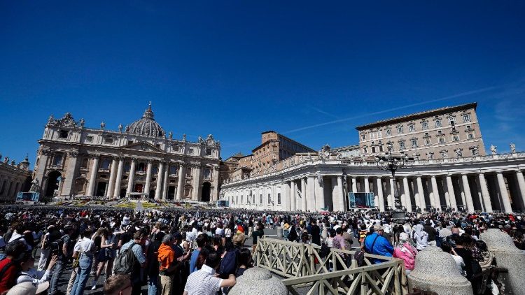 Megtelt a tér a zarándokokkal Húsvéthétfőn is   
