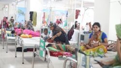 மருத்துவமனையில் சிகிச்சை பெறும் மக்கள் 