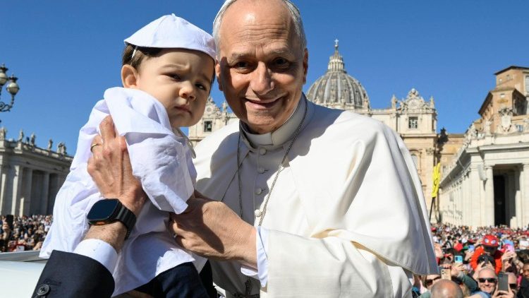 K&ouml;sz&ouml;nti a kicsiket