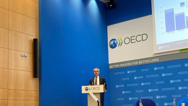 OECD Pressekonferenz in Paris