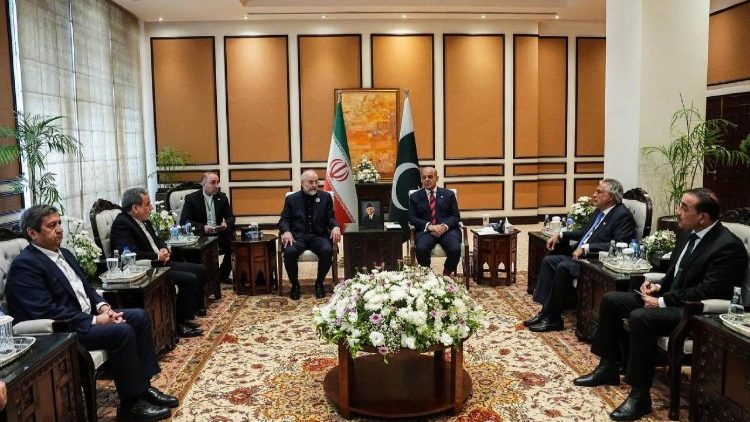 पाकिस्तान में अमेरिका और ईरान के बीच शांति वार्ता शुरू