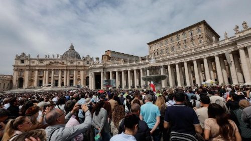 Šv. Petro aikštė sekmadienio vidudienį