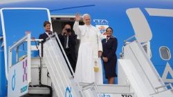 Le Pape Léon XIV sur le vol pour Alger.