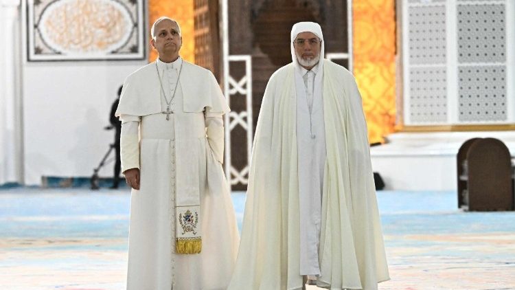 O Papa na Grande Mesquita de Argel, juntamente com o Reitor, Mohamed Mamoun