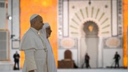Il Papa visita la moschea di Algeri, la terza al mondo