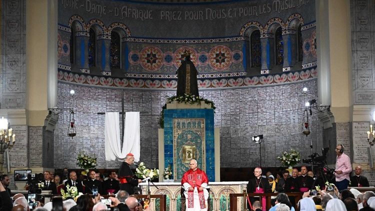 ஆப்பிரிக்க அன்னை பேராலயத்தில் அல்ஜீரிய சமூகத்தினருடன் திருத்தந்தை