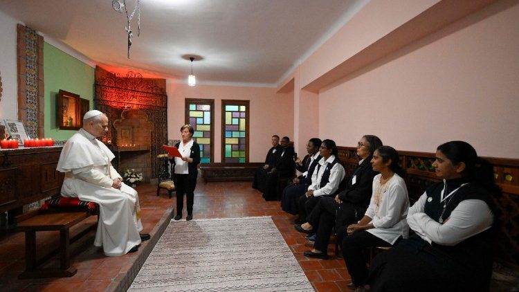 அல்ஜியர்ஸ் வரவேற்பு மற்றும் நட்பு மையத்தில் திருத்தந்தை 