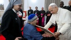 ஏழைகளின் சிறிய சகோதரிகளால் நடத்தப்படும் மா மேசன்  முதியோர் இல்லத்தில் திருத்தந்தை 