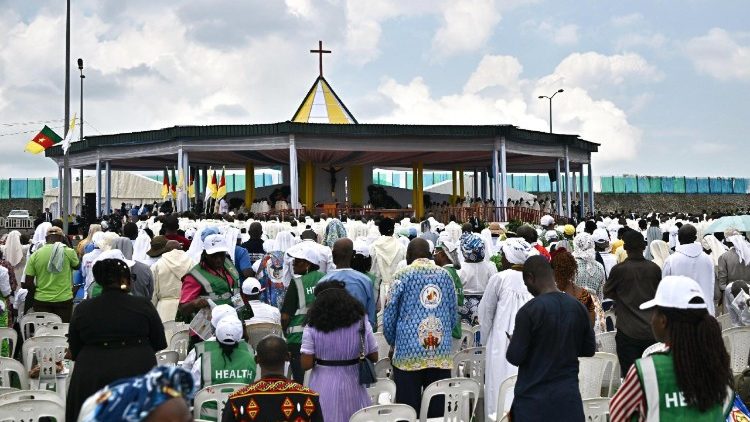 Alla messa del Papa a Douala in 120mila