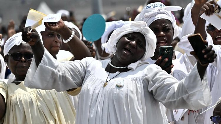 Alla messa del Papa a Douala in 120mila