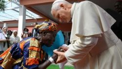 Papa  Leo XIV alitembelea Wazee huko Angola