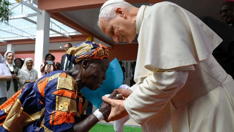 Papa  Leo XIV alitembelea Wazee huko Angola