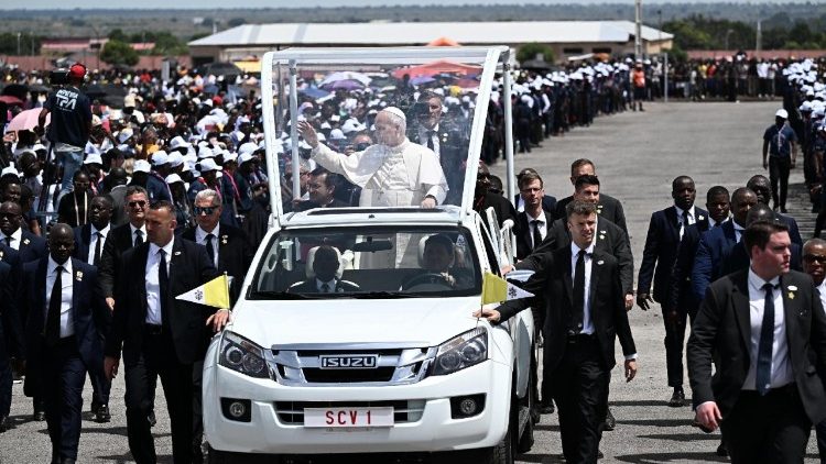 Anfahrt des Papstes