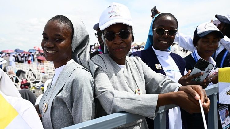 Des religieuses venues assister &agrave; la messe