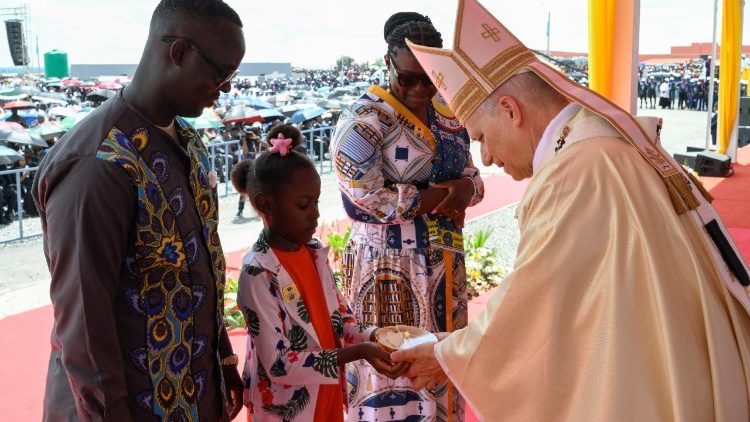 Il Papa, il pane di tutti a pochi, ma Dio ascolta il grido dei popoli