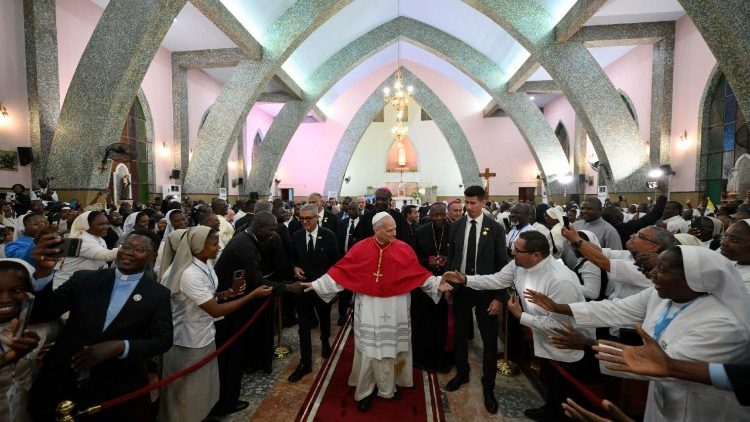 O Papa na Par&oacute;quia de Nossa Senhora de F&aacute;tima, em Luanda. Encontro com as for&ccedil;as vivas da Igreja