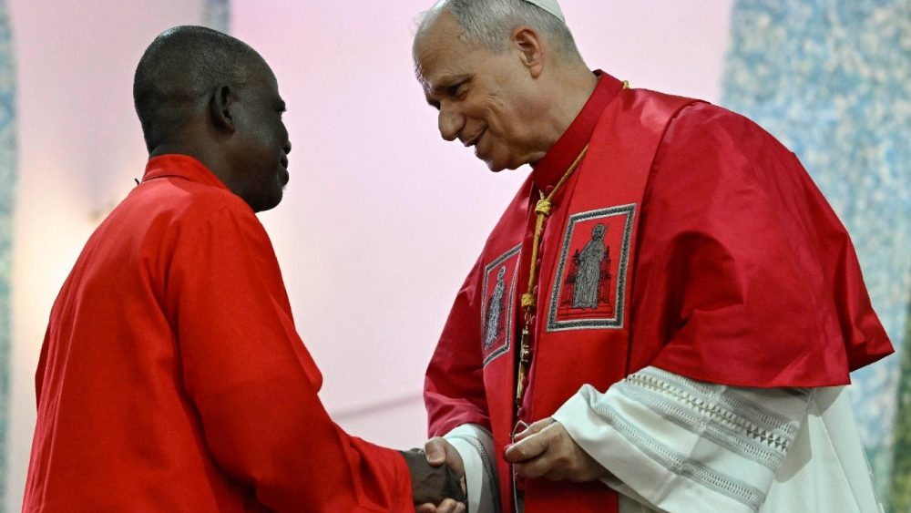 Il Papa alla Chiesa d'Angola, testimoniate la pace
