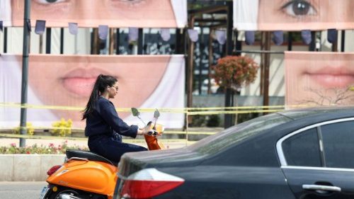 Colloqui sospesi fra Stati Uniti e Iran, ma Trump proroga la tregua 