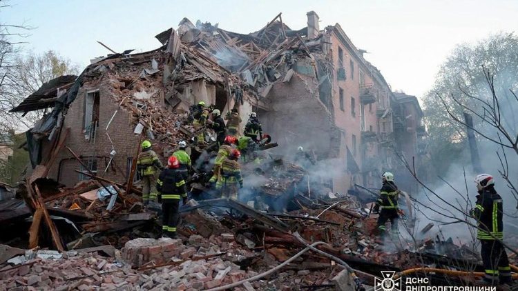  A handout picture made available by the State Emergency Service of Ukraine shows Ukrainian rescuers working at the site of a Russian strike on a residential area in Dnipro, Ukraine, 25 April 2026, amid the ongoing Russian invasion. At least 4 people died, and more than 30 were injured in the overnight attack on Ukraine, according to the State Emergency Service of Ukraine report. EPA/STATE EMERGENCY SERVICE HANDOUT