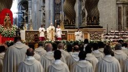 Il Papa ai sacerdoti, 'non chiudete mai la porta'