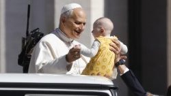 Il Papa a Piazza San Pietro per l'udienza generale