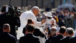 Il Papa, viviamo frequenti violazioni del diritto internazionale