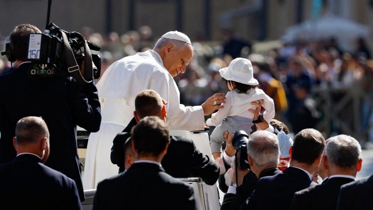 Il Papa, viviamo frequenti violazioni del diritto internazionale