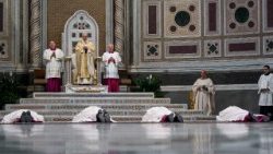 Il Papa a San Giovanni, messa per i nuovi quattro vescovi ausiliari