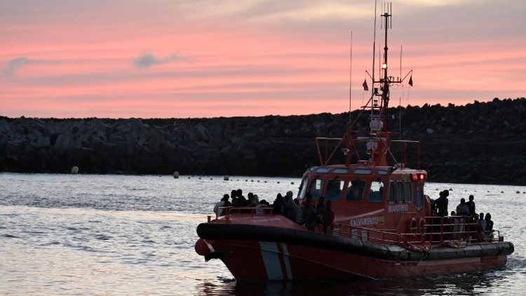 Un navire de sauvetage de migrants dans les îles Canaries le 4 mai. 