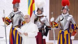 Il Papa alle nuove Guardie svizzere, 'a voi la mia stima e la mia gratitudine'