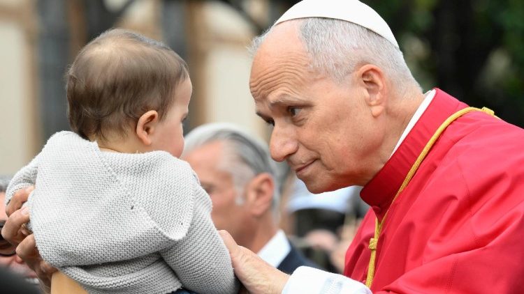 Il Papa recita la supplica di Pompei, 'piet� per le nazioni traviate'