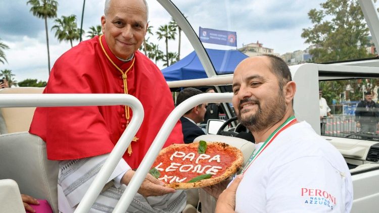 Il Papa incoraggia Napoli, 'siete in una storia d'amore, non abbiate paura'