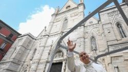 Il Papa da Napoli, non c'� pace senza giustizia