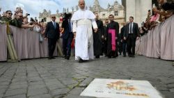 ++ Il Vaticano ai lefebvriani, non ordinare nuovi vescovi o sar� scisma ++