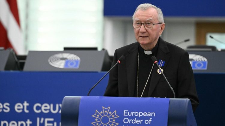 Il cardinale Parolin riceve l’Ordine al merito europeo