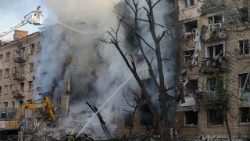 Наступствы ўдару расійскага дрона па жылым доме ў Кіеве
