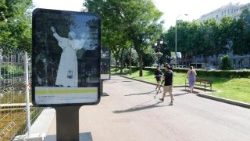 Một tấm ảnh Đức Bênêđictô XIV trên đường phố Madrid