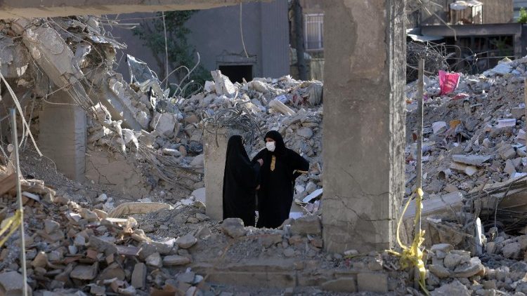 Rovine causate dalla guerra a Teheran